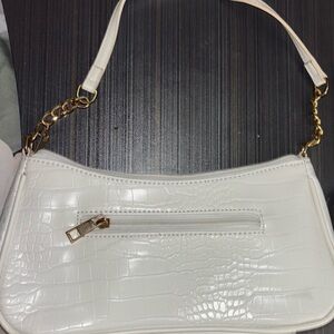 Elegant White Croc-Embossed Shoulder Bag